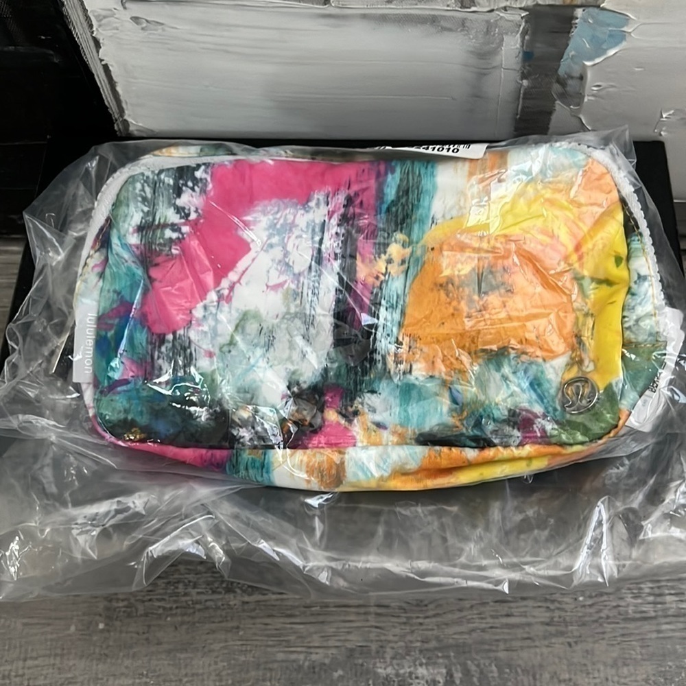 Lululemon Everywhere Belt Bag - No Limits White Multi